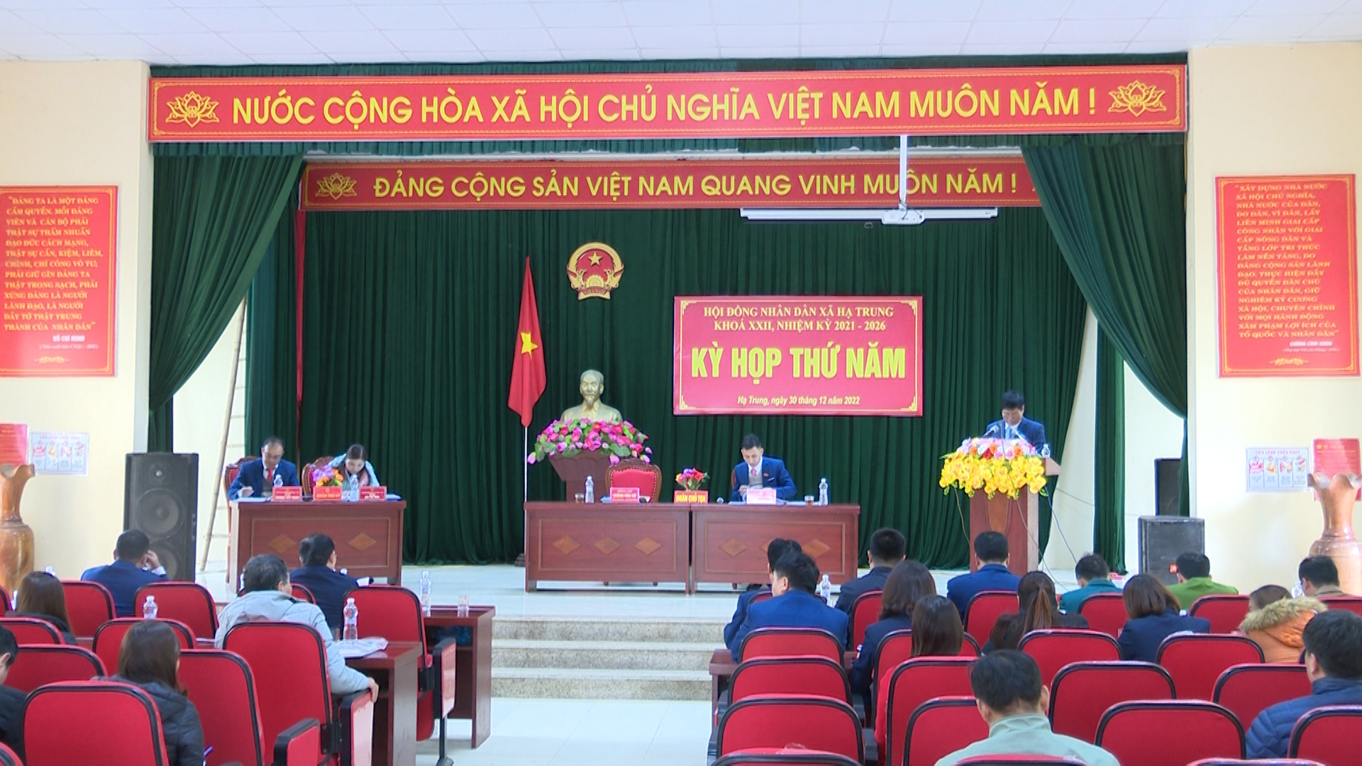 Toàn cảnh kỳ họp