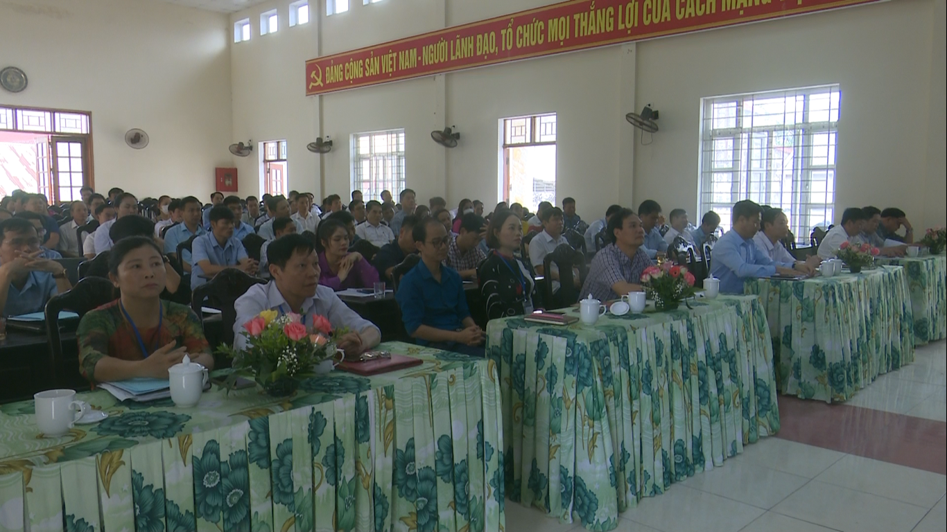 Các đại biểu dự buổi lễ