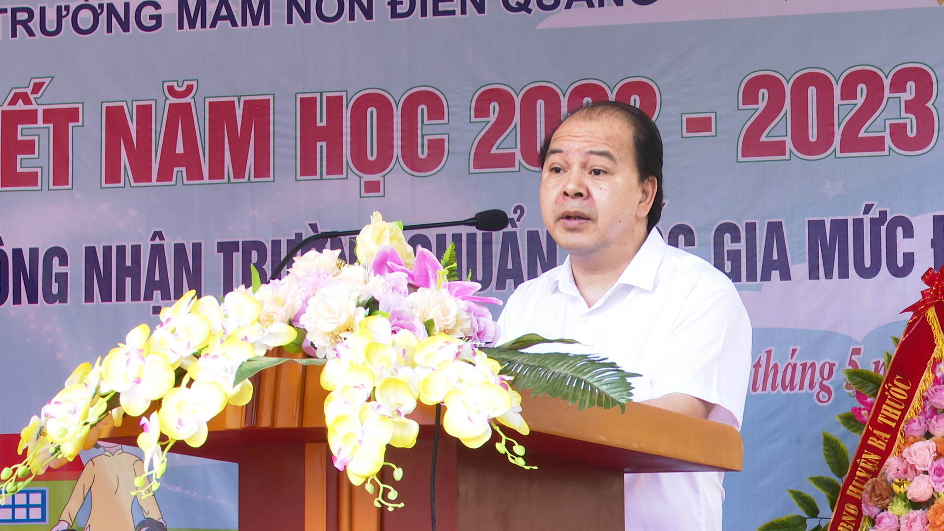 Đồng chí Lò Văn Thắng Phó Chủ tịch UBND huyện phát biểu tại lễ tổng kết