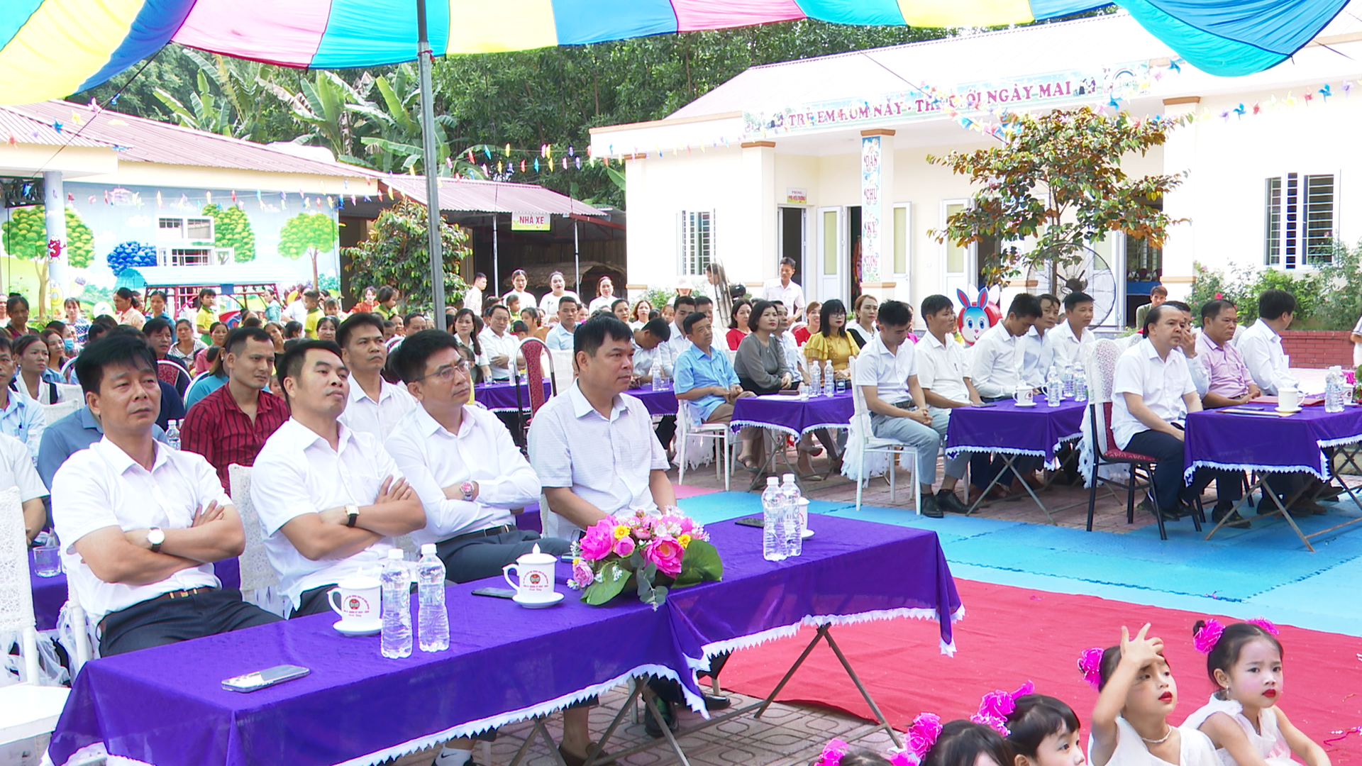 Các đại biểu tham dự buổi lễ