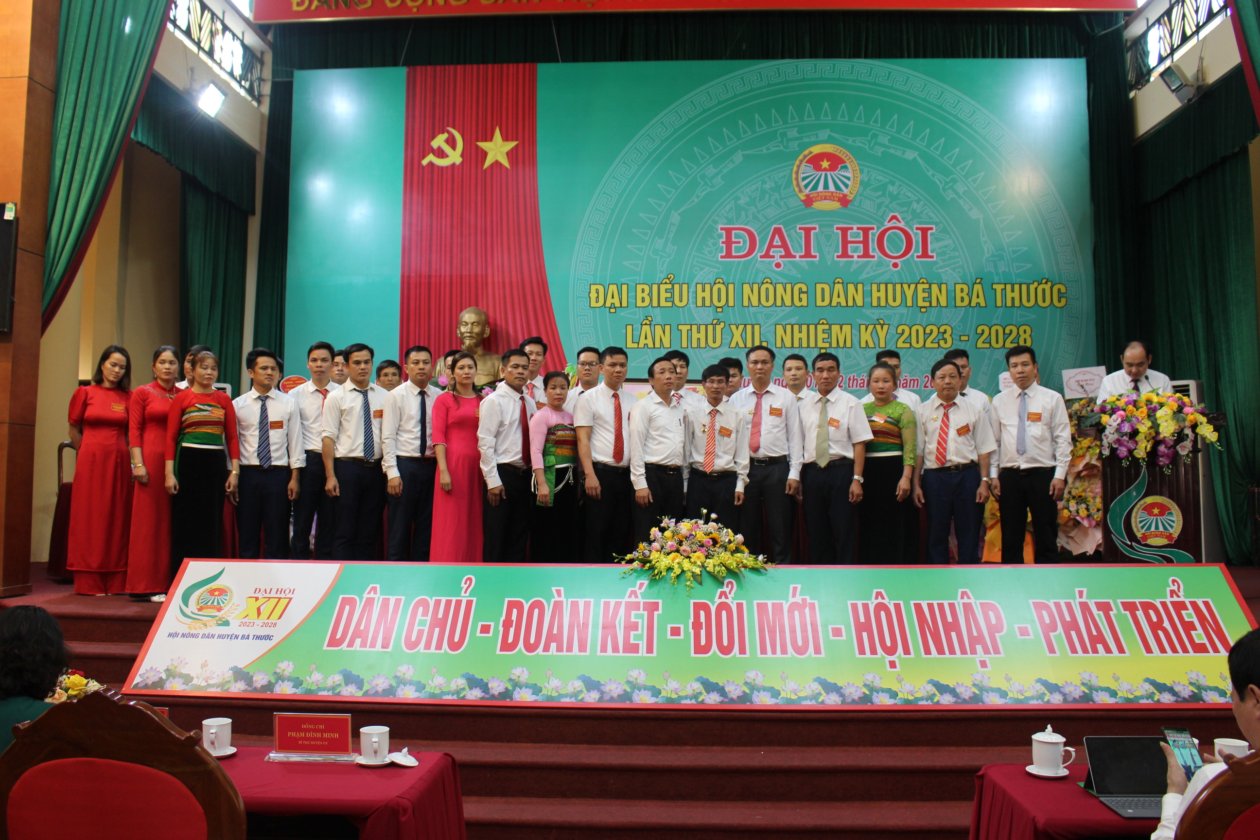 Ban Chấp hành khóa mới ra mắt đại hội