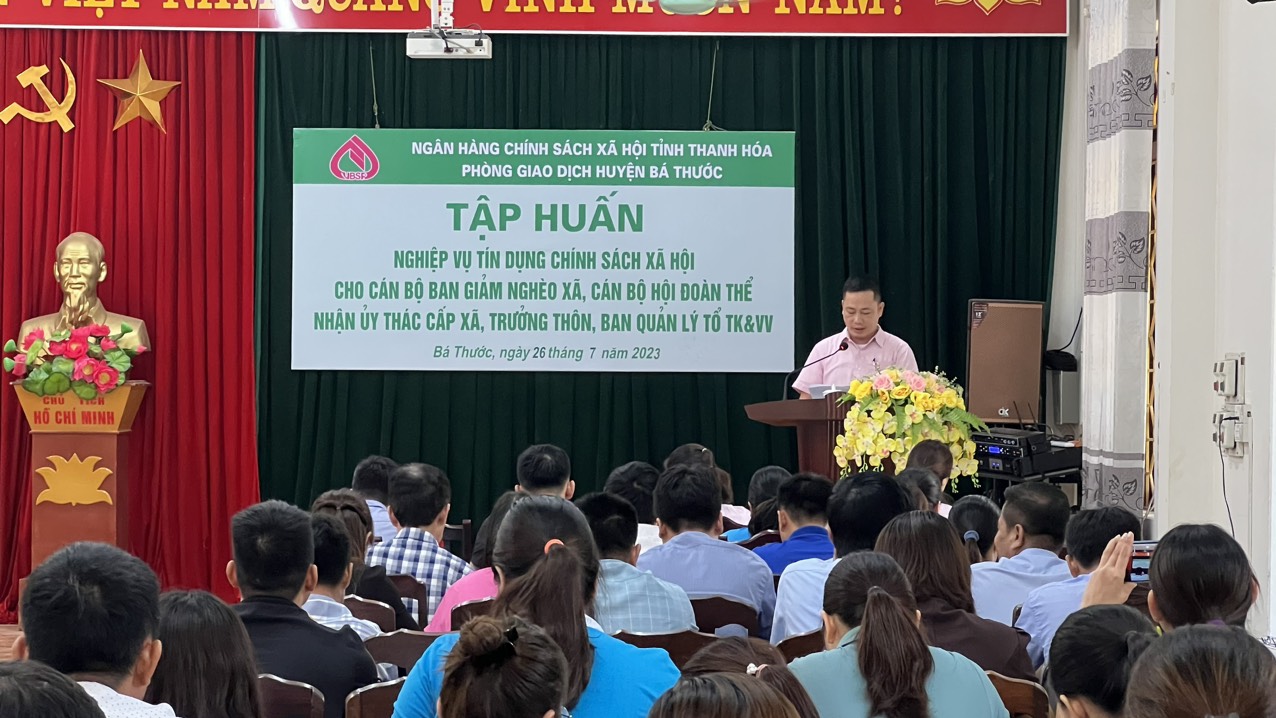 Đồng chí Trịnh Anh Tuấn – Giám đốc NHCSXH huyện Bá Thước khai mạc Hội nghị