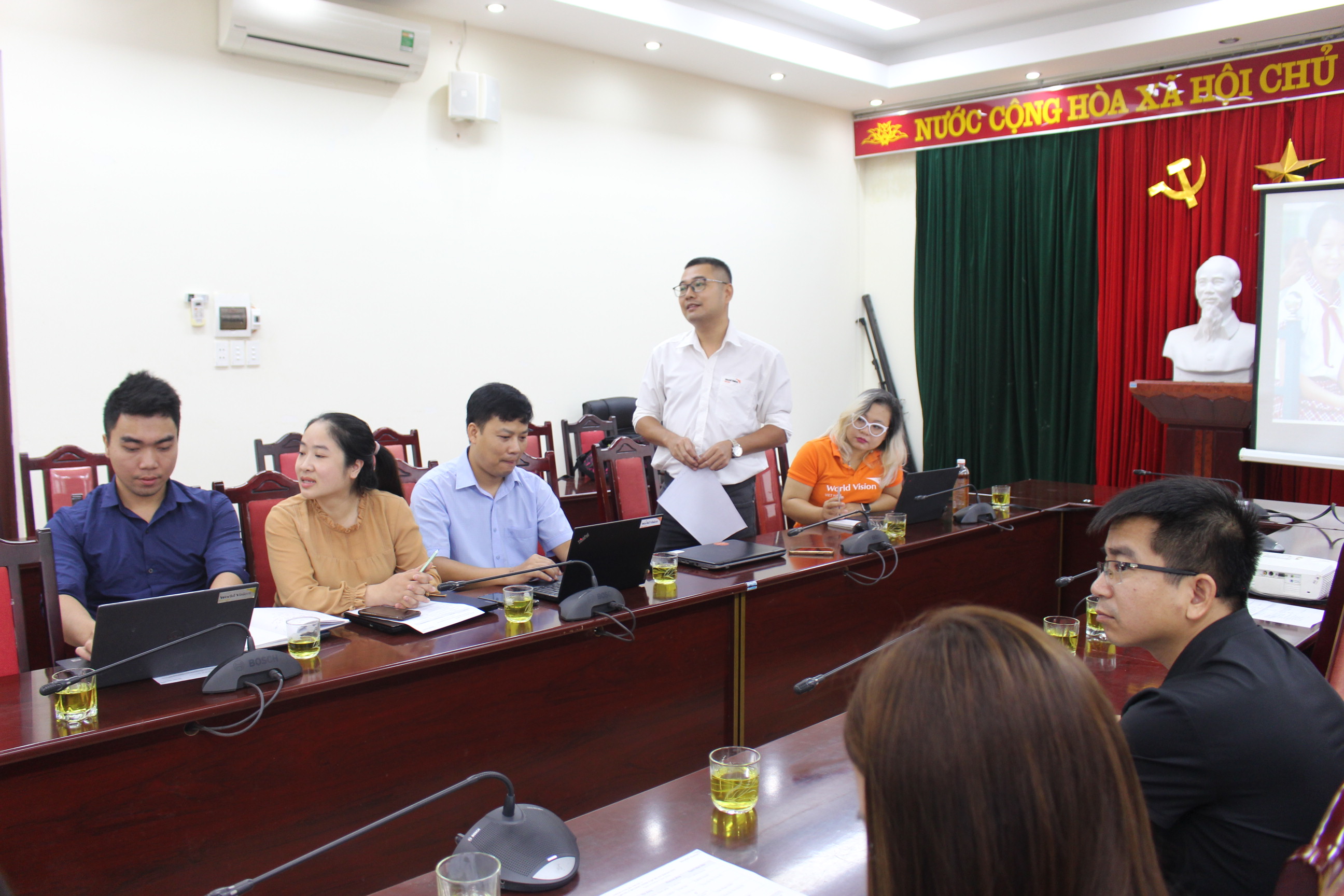 Đại diện Chương trình vùng Bá Thước giới thiệu kết quả đạt được trong thời gian qua