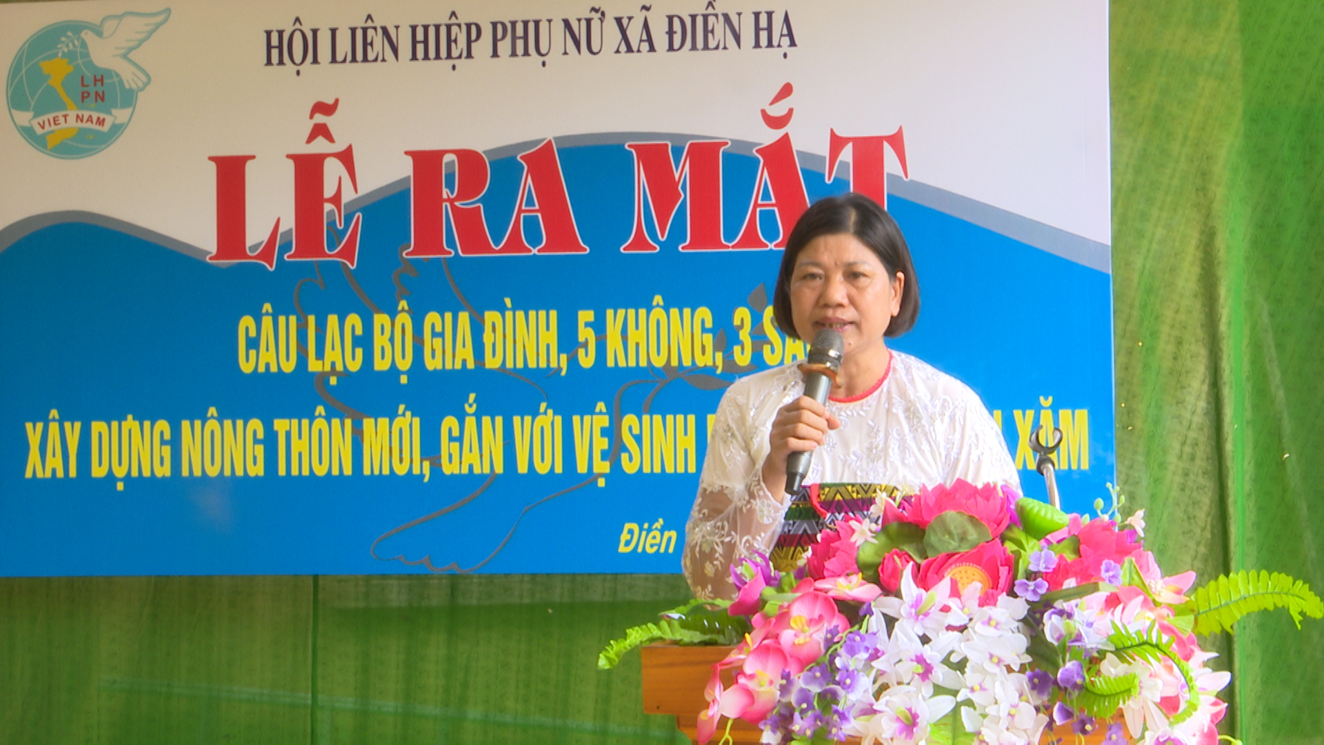 Đồng chí Trương Thị Khuyến, Chủ tịch Hội LHPN xã Điền Hạ phát biểu tại buổi lễ