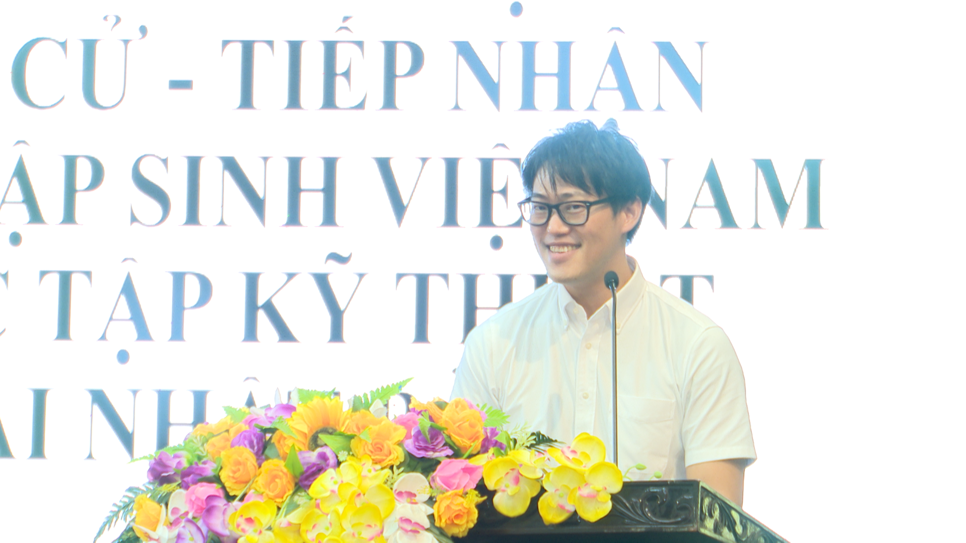Ông Nishizawa Hidekazu, Trưởng Văn phòng IM Japan tại Việt Nam giới thiệu một số ngành nghề và du học tại Nhật Bản