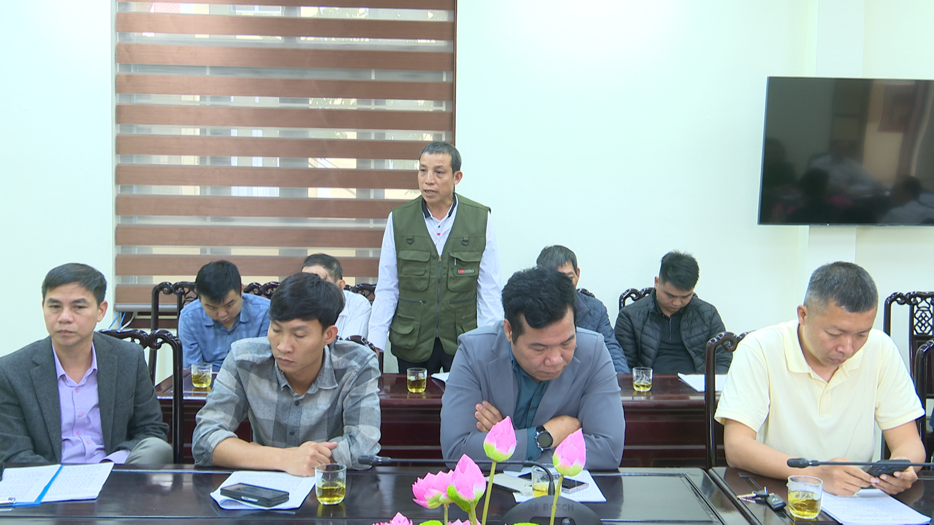 Đại diện hộ kinh doanh du lịch phát biểu ý kiến tại buổi gặp mặt.