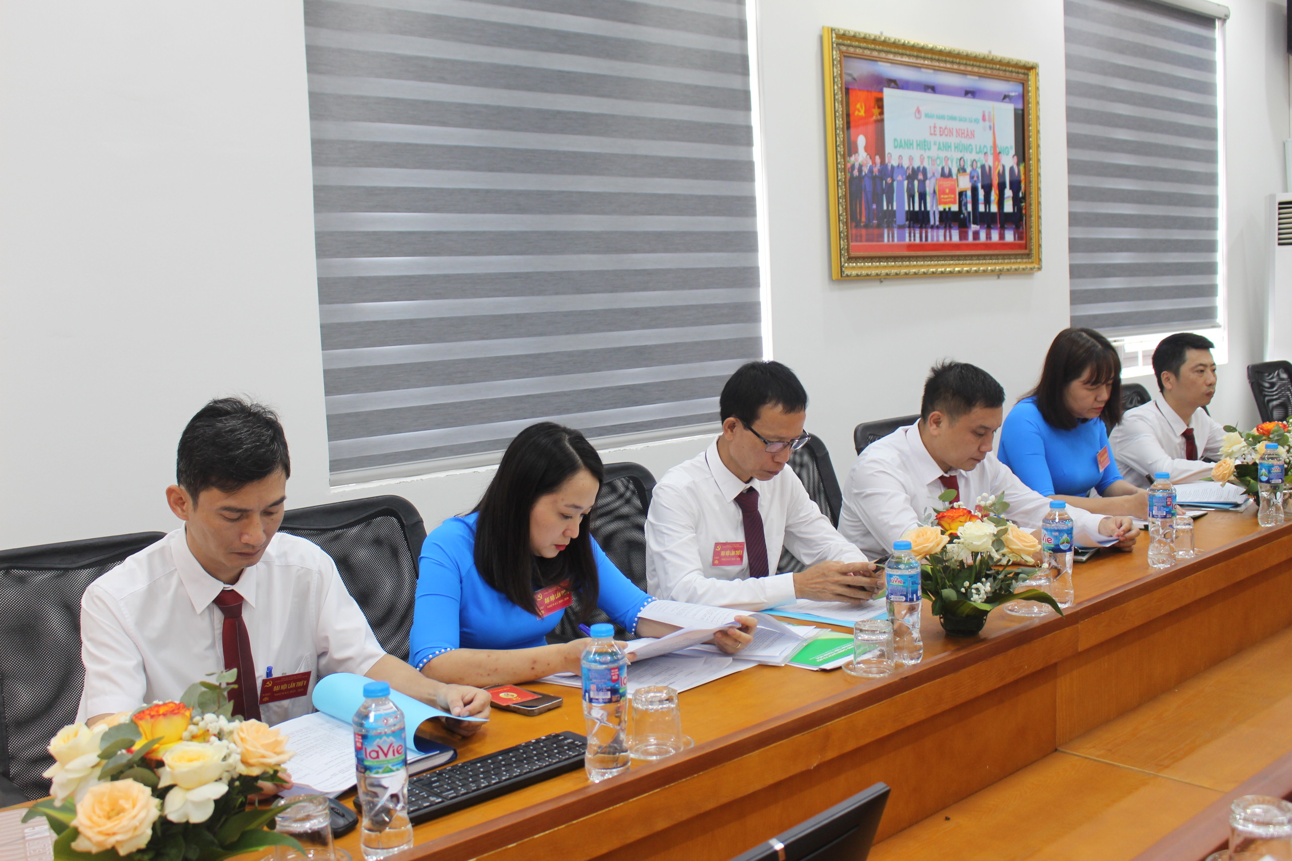 Các đồng chí đảng viên Chi bộ NHCSX huyện Bá Thước dự Đại hội.