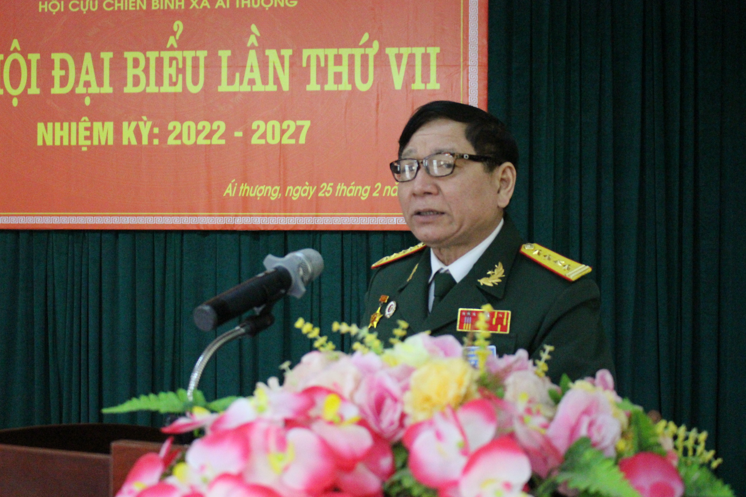 Đồng chí Hà Văn Mếnh, Chủ tịch Hội CCB huyện phát biểu tại Đại hội