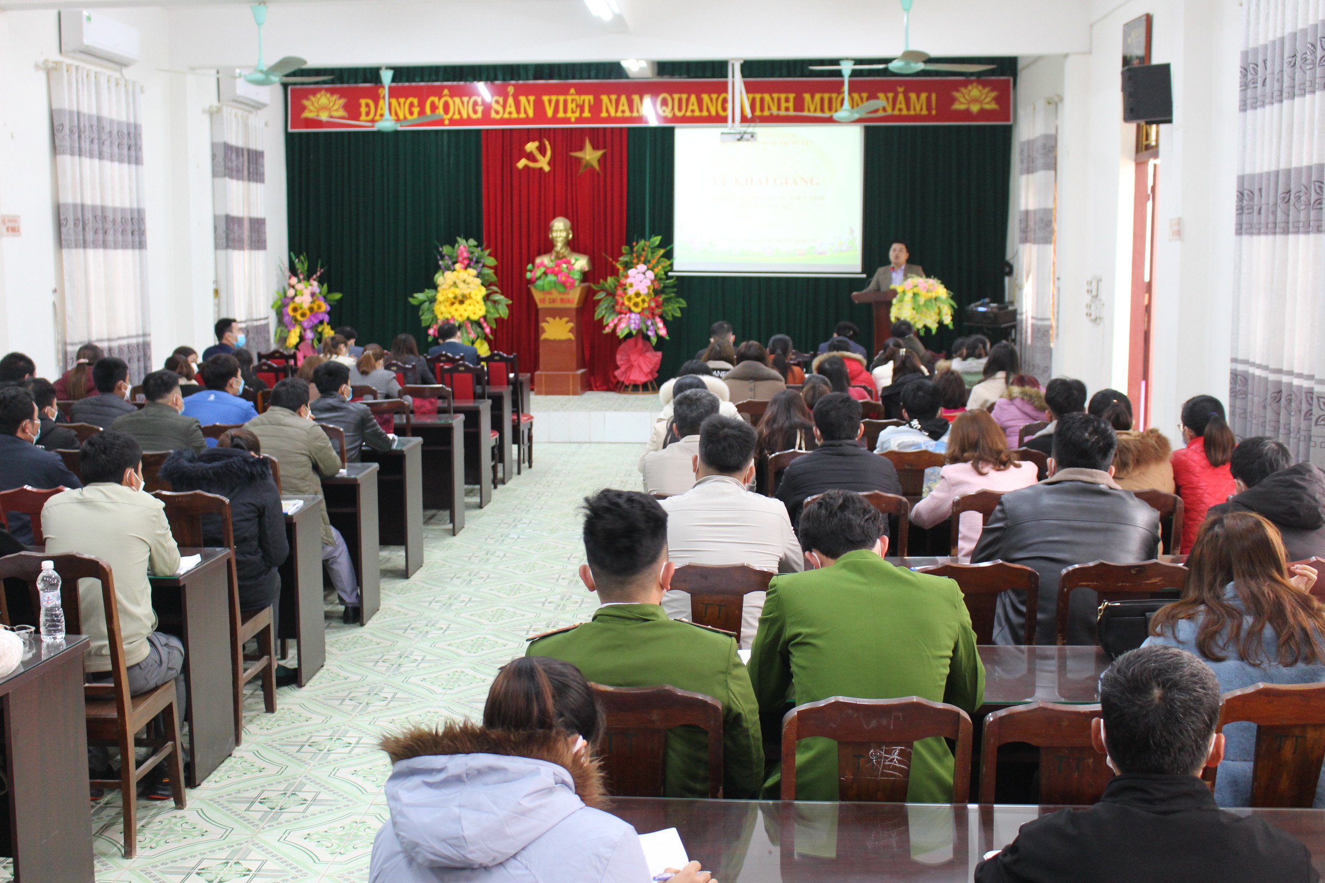 Toàn cảnh Lễ khai giảng lớp bồi dưỡng đảng viên mới đợt 1 năm 2022