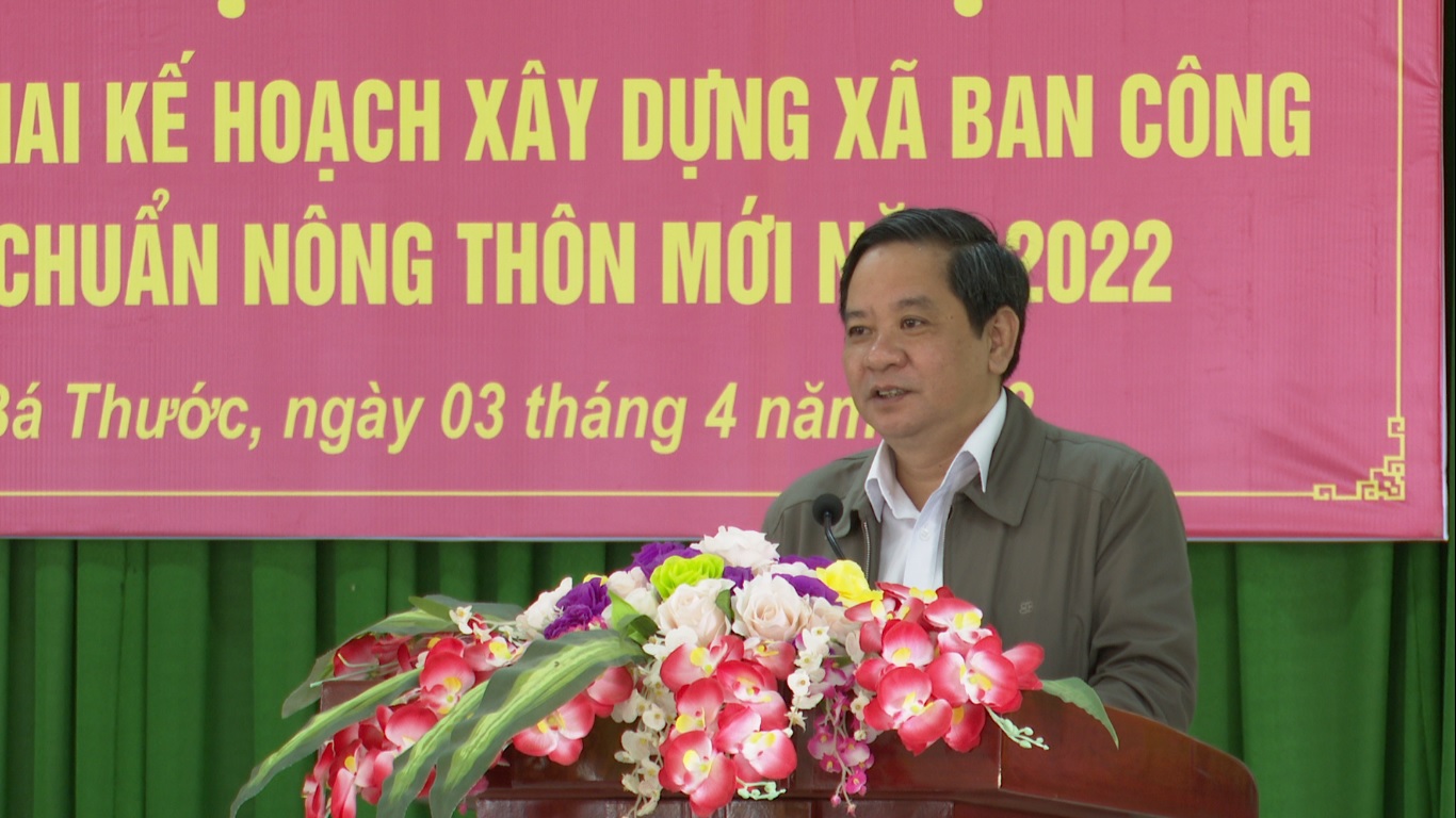 Đồng chí Võ Minh Khoa, Phó Bí thư Huyện ủy, Chủ tịch UBND huyện phát biểu tại hội nghị