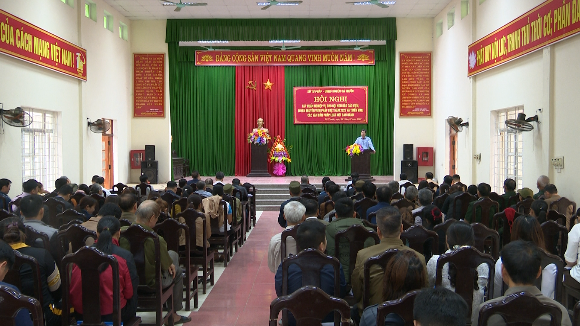 Toàn cảnh hội nghị