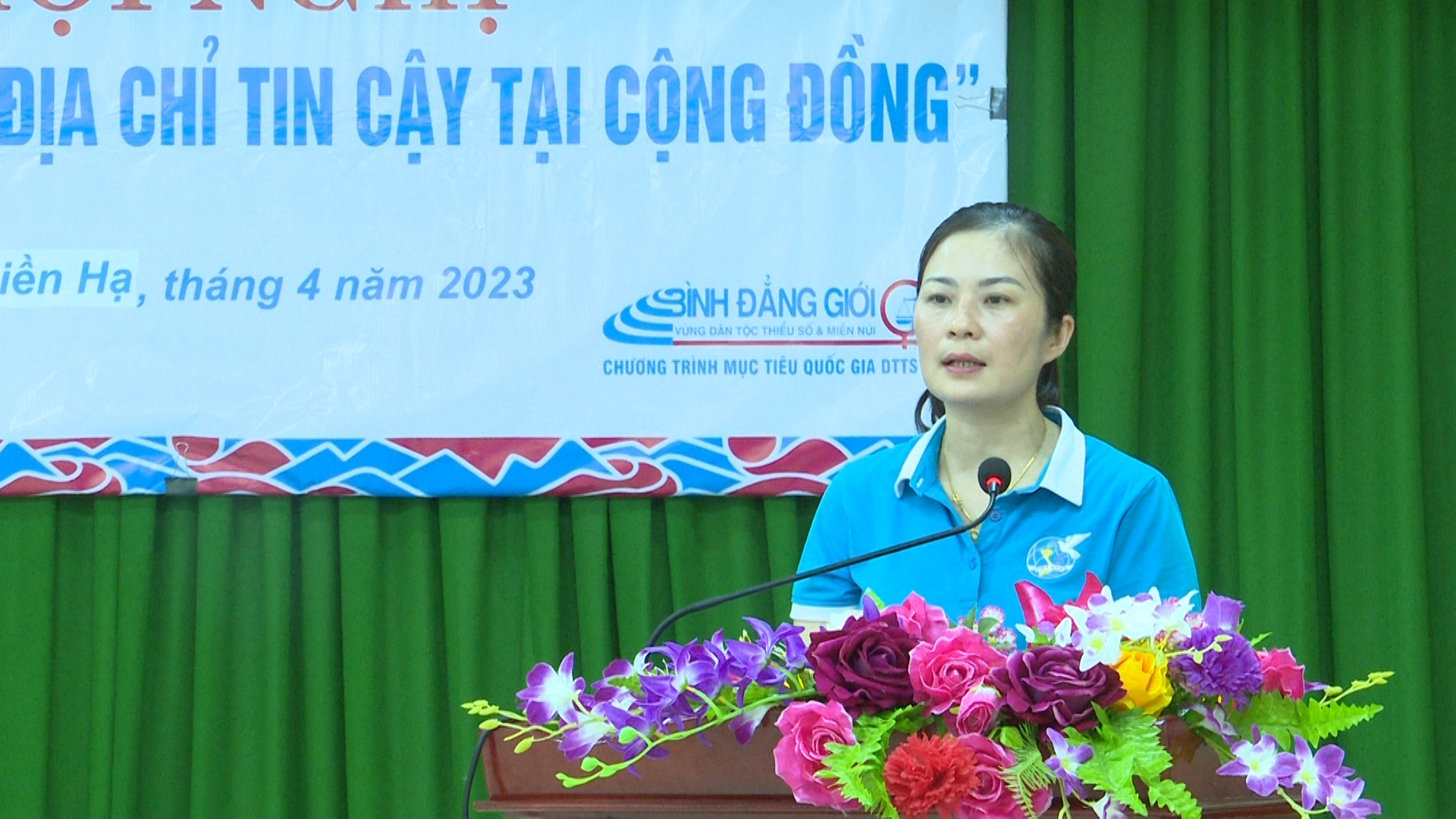 Đồng chí Lê Thị Hải Lý, Uỷ viên Ban Chấp hành Đảng bộ, Chủ tịch Hội LHPN huyện phát biểu tại hội nghị