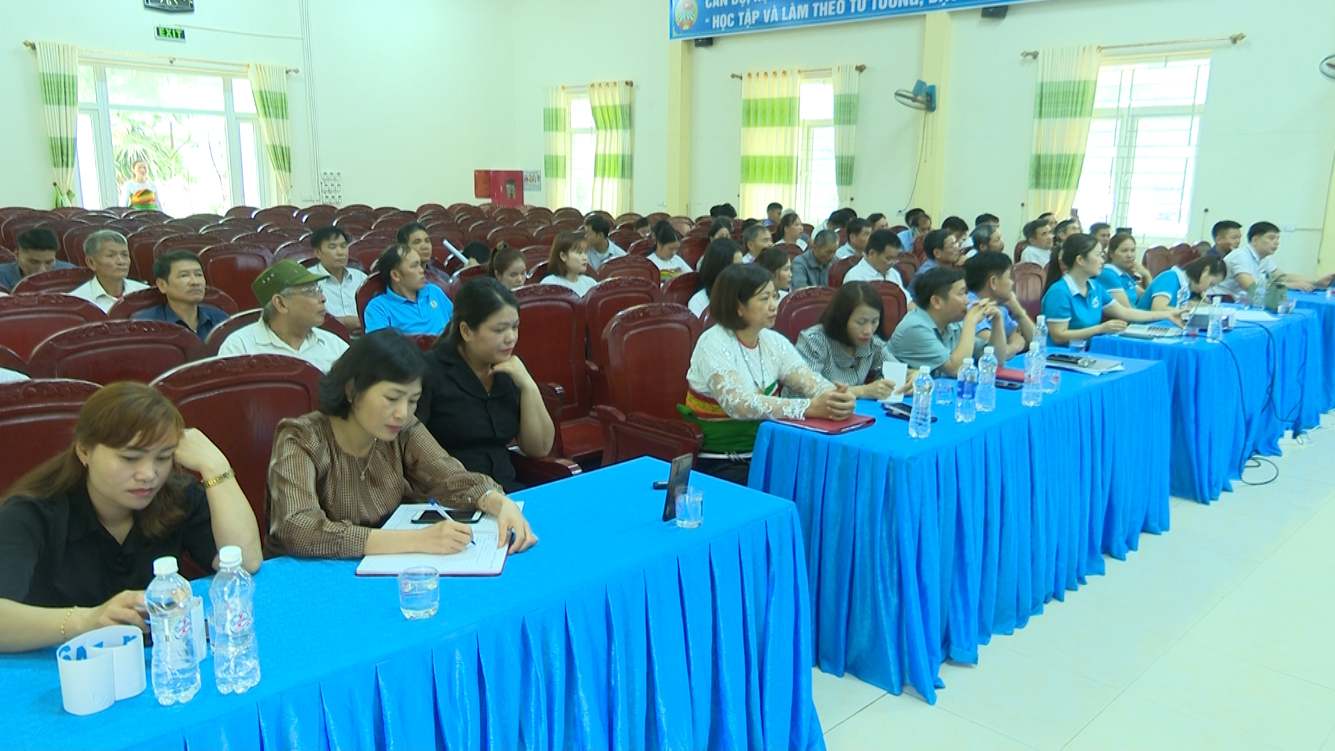 Các đại biểu dự hội nghị