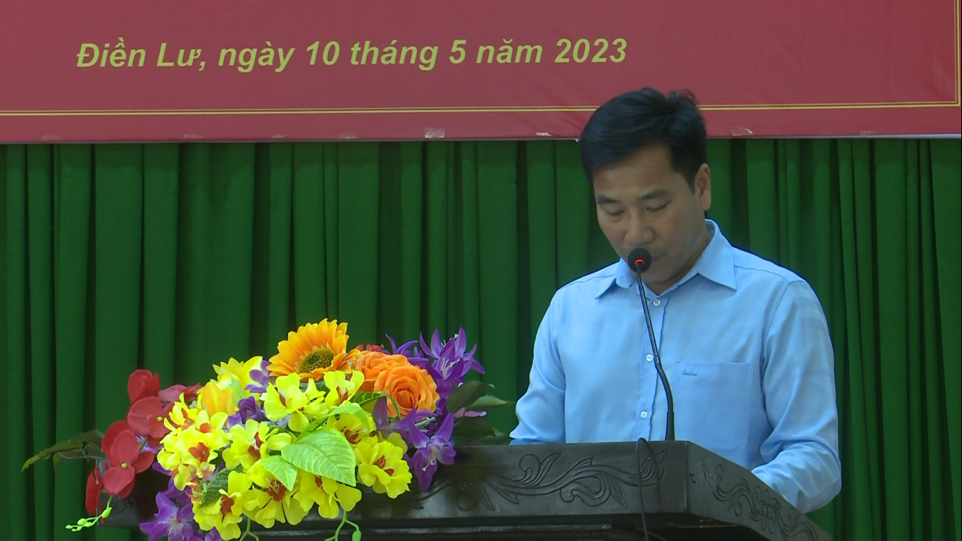 Đồng chí Bùi Minh Hiền, Ủy viên Ban Thường vụ, Trưởng Ban Dân vận Huyện ủy, Chủ tịch Ủy ban MTTQ huyện phát biểu tại buổi lễ