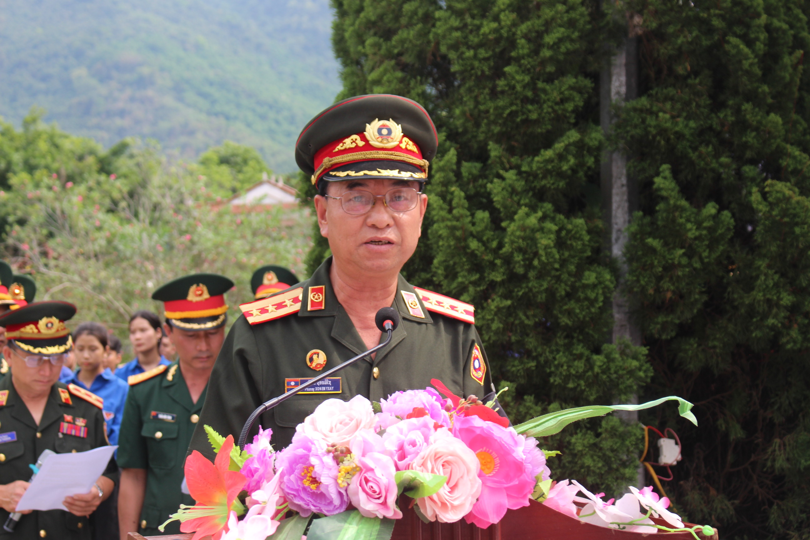 Đại tá Phăn Sỹ Sỏn My Xay, Chính ủy Bộ Chỉ huy Quân sự tỉnh Hủa Phăn, Trưởng Ban công tác đặc biệt tỉnh Hủa Phăn phát biểu tại buổi lễ