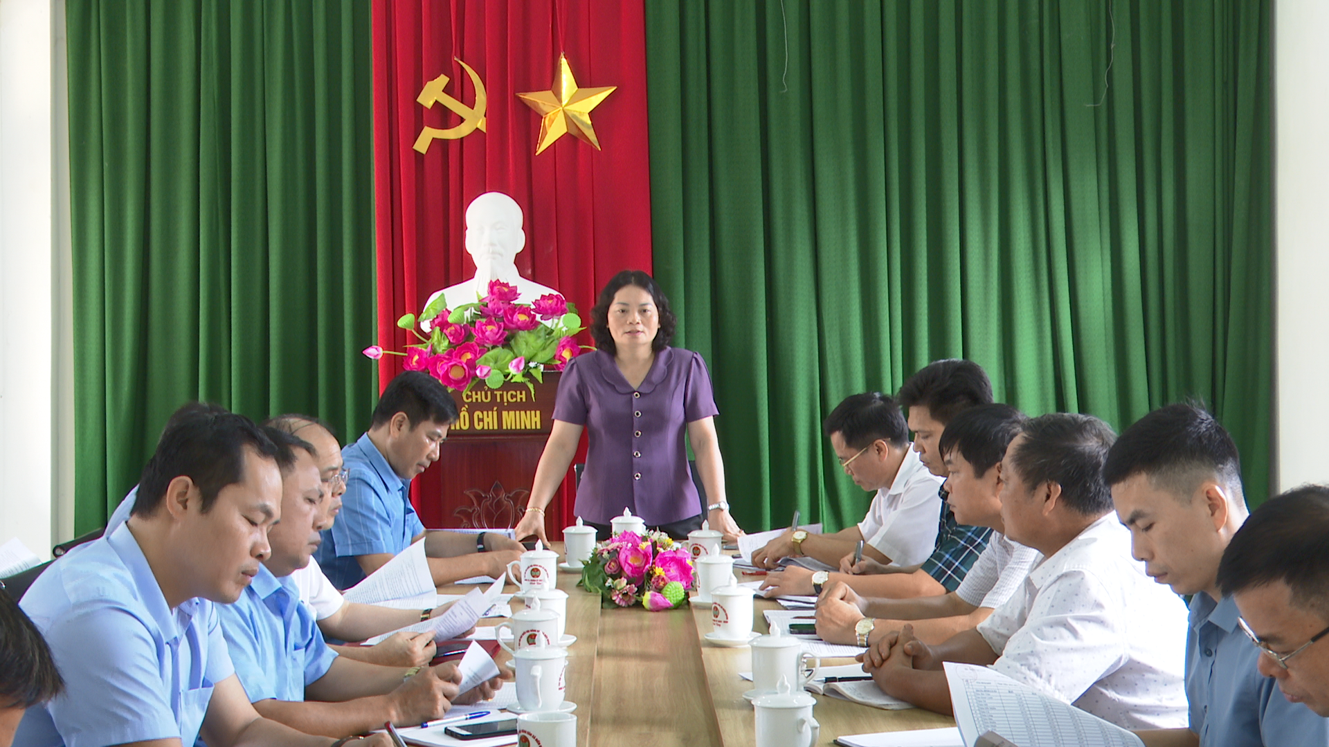 Đồng chí Bùi Thị Hoa, Phó Bí thư Thường trực Huyện ủy, Chủ tịch HĐND huyện phát biểu kết luận buổi làm việc