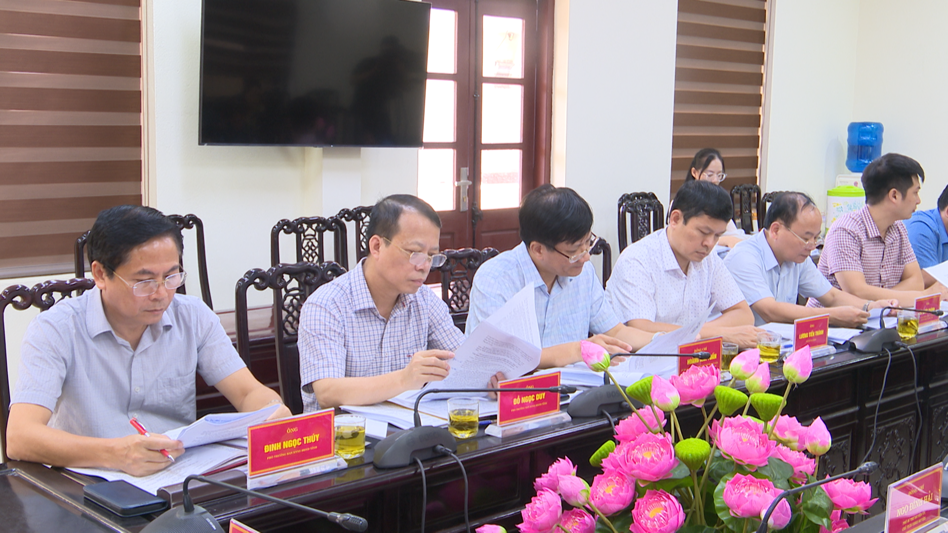 Các thành viên Đoàn giám sát tại buổi làm việc
