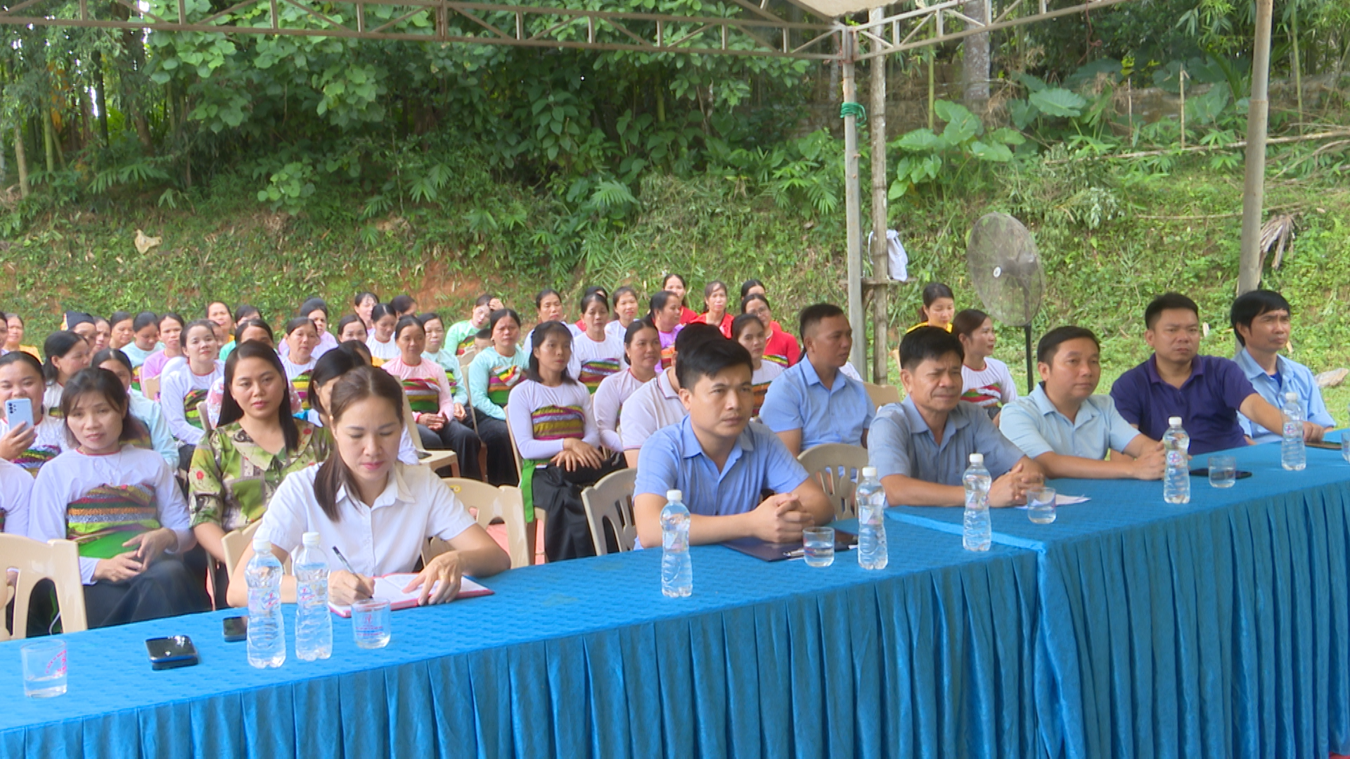 Các đại biểu tham dự buổi lễ