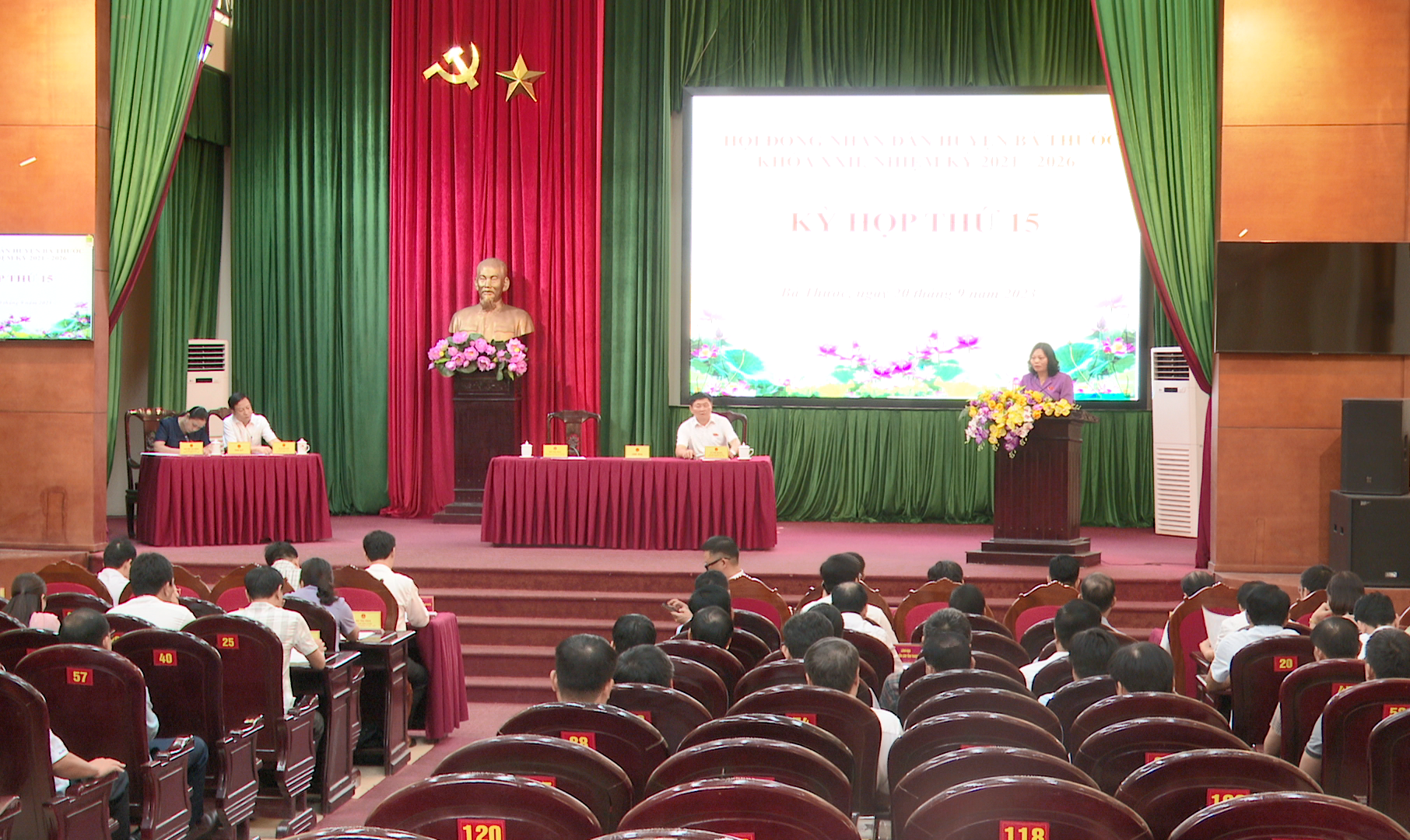 Toàn cảnh kỳ họp