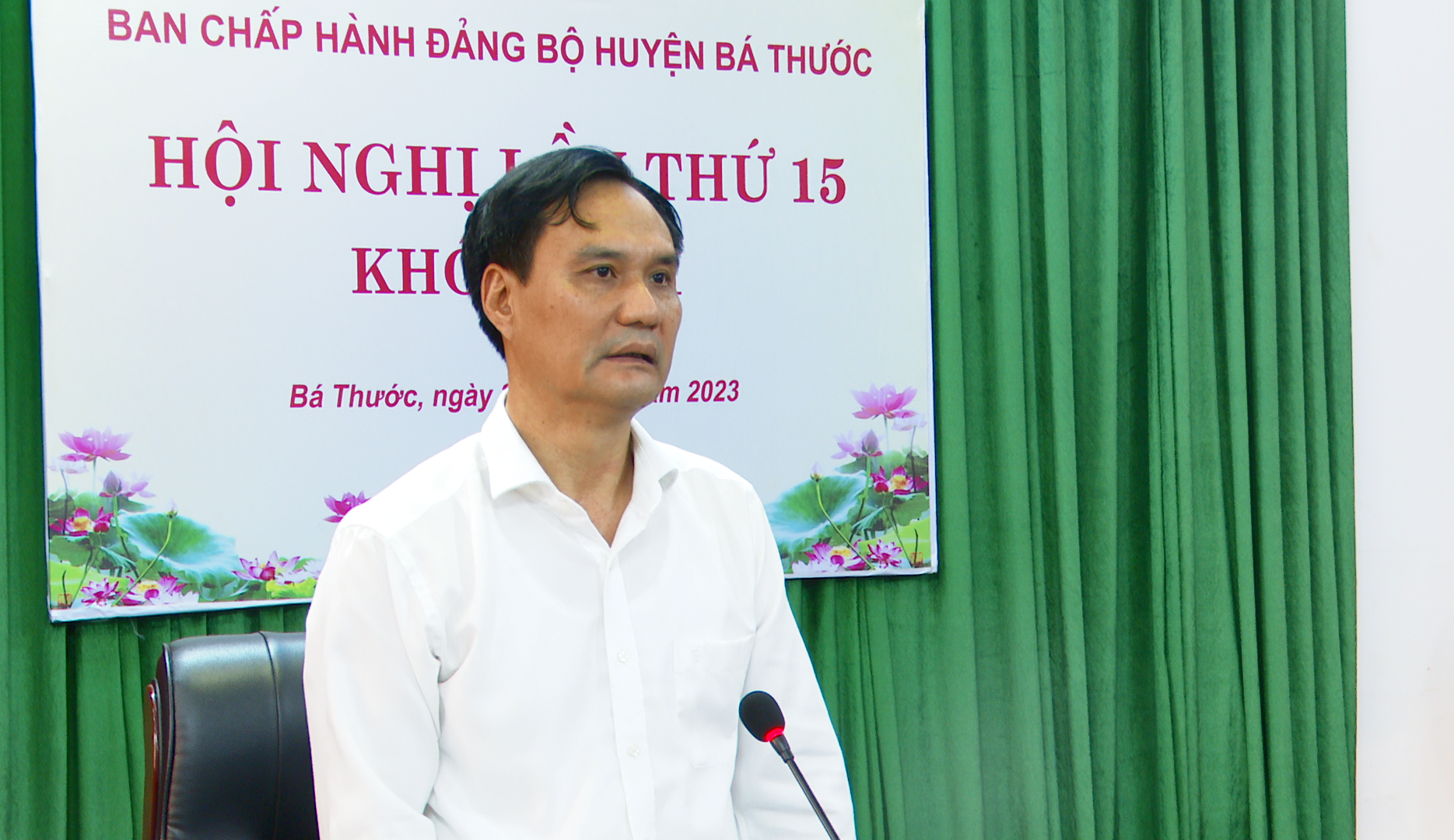 Đồng chí Phạm Đình Minh, Bí thư Huyện ủy phát biểu kết luận hội nghị