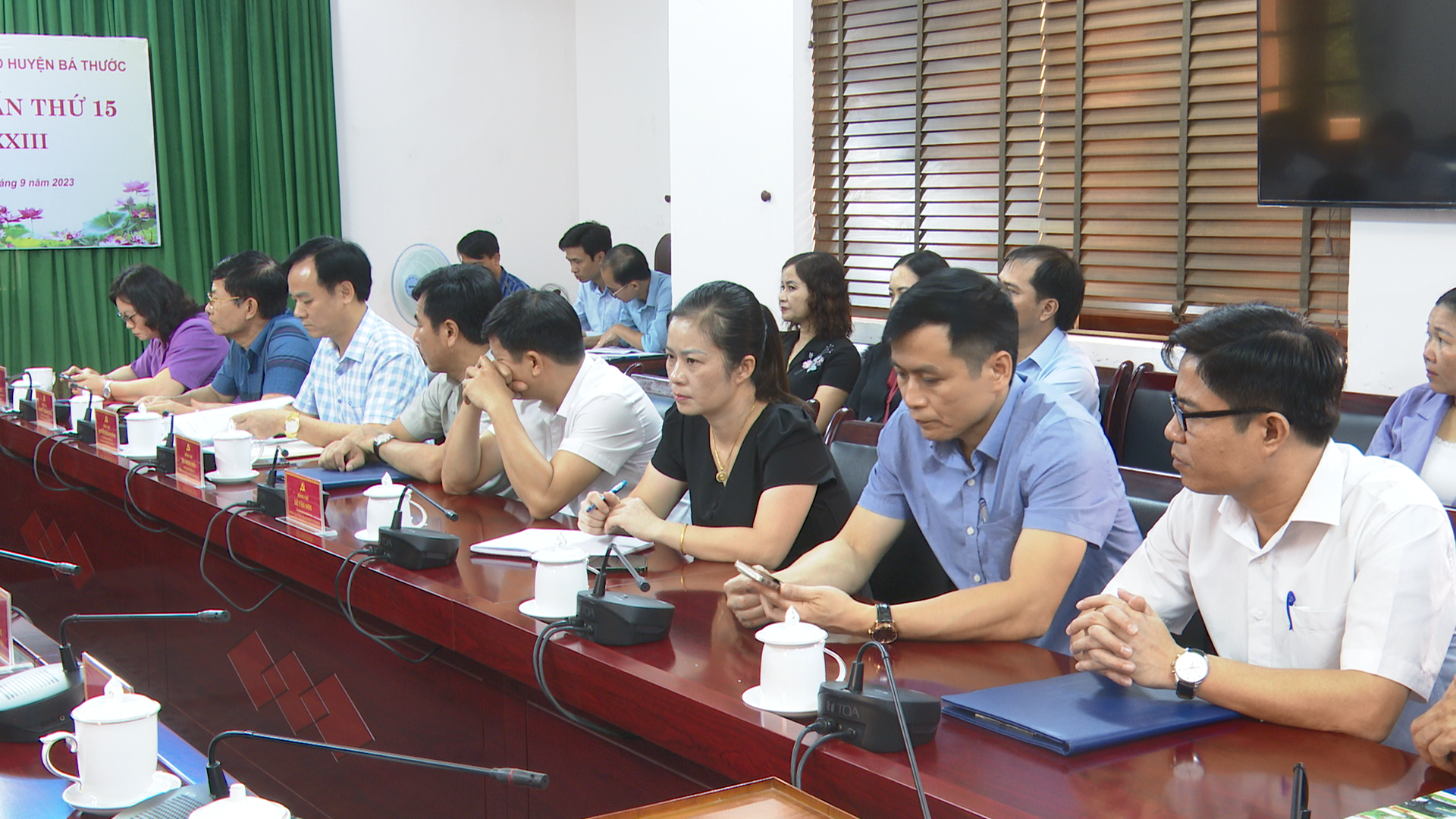 Các đại biểu huyện Bá thước tại buổi làm việc với huyện Lạc Sơn - tỉnh Hòa Bình