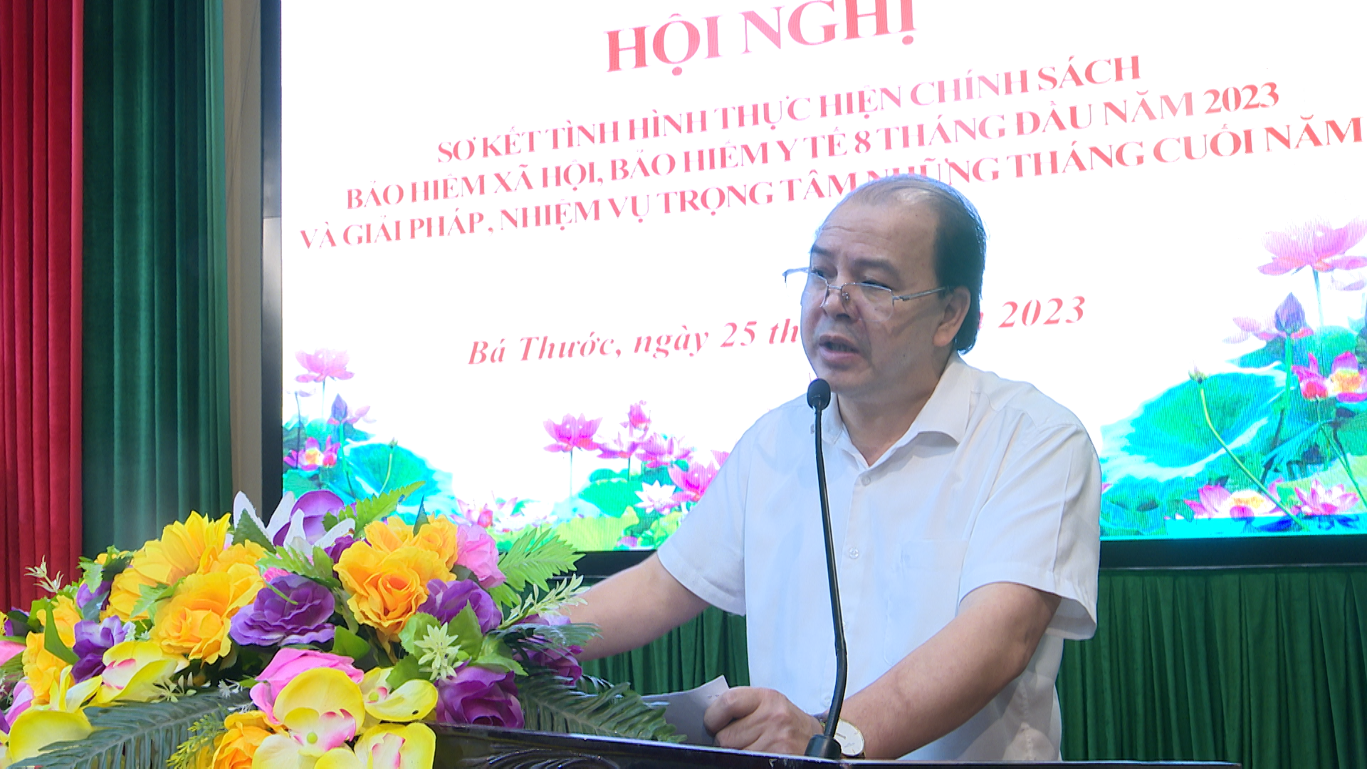 Đồng chí Lò Văn Thắng, Phó Chủ tịch UBND huyện kết luận hội nghị
