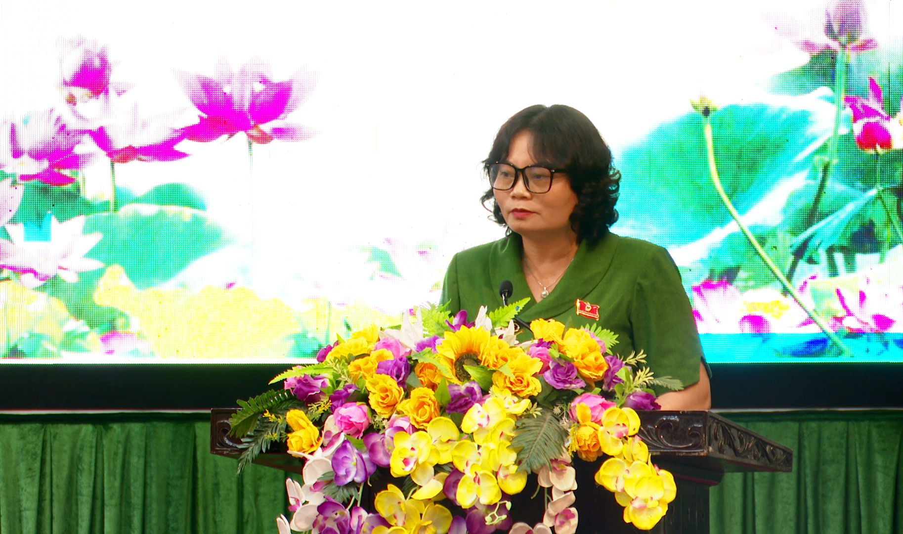 Đồng chí Bùi Thị Hoa, Phó Bí thư Thường trực Huyện ủy, Chủ tịch HĐND huyện phát biểu bế mạc kỳ họp