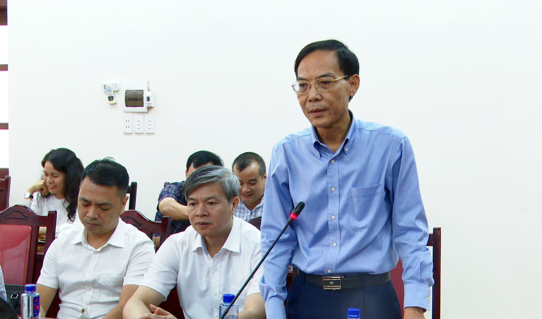 Phó Chủ tịch UBND tỉnh Đầu Thanh Tùng phát biểu tại buổi làm việc