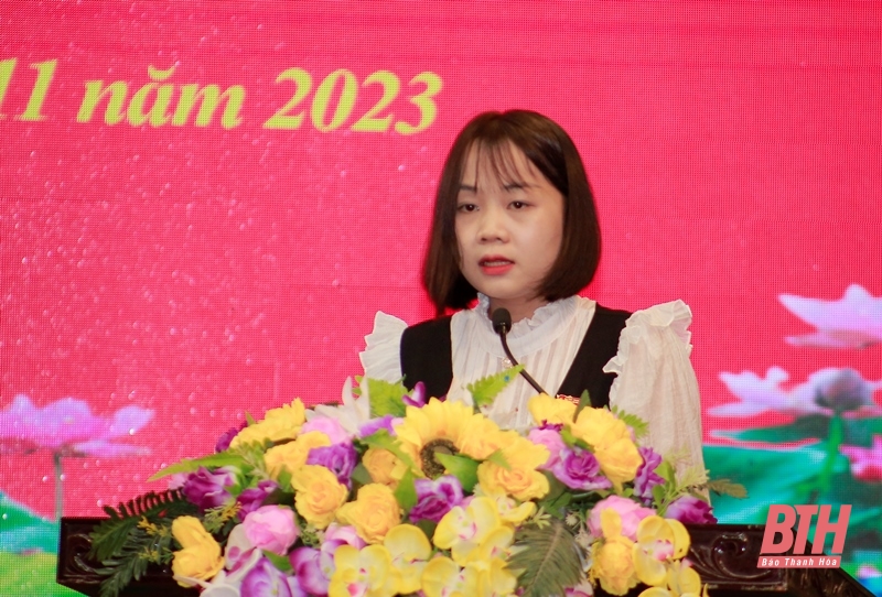 Đại diện Tổ đại biểu HĐND tỉnh báo cáo tại hội nghị