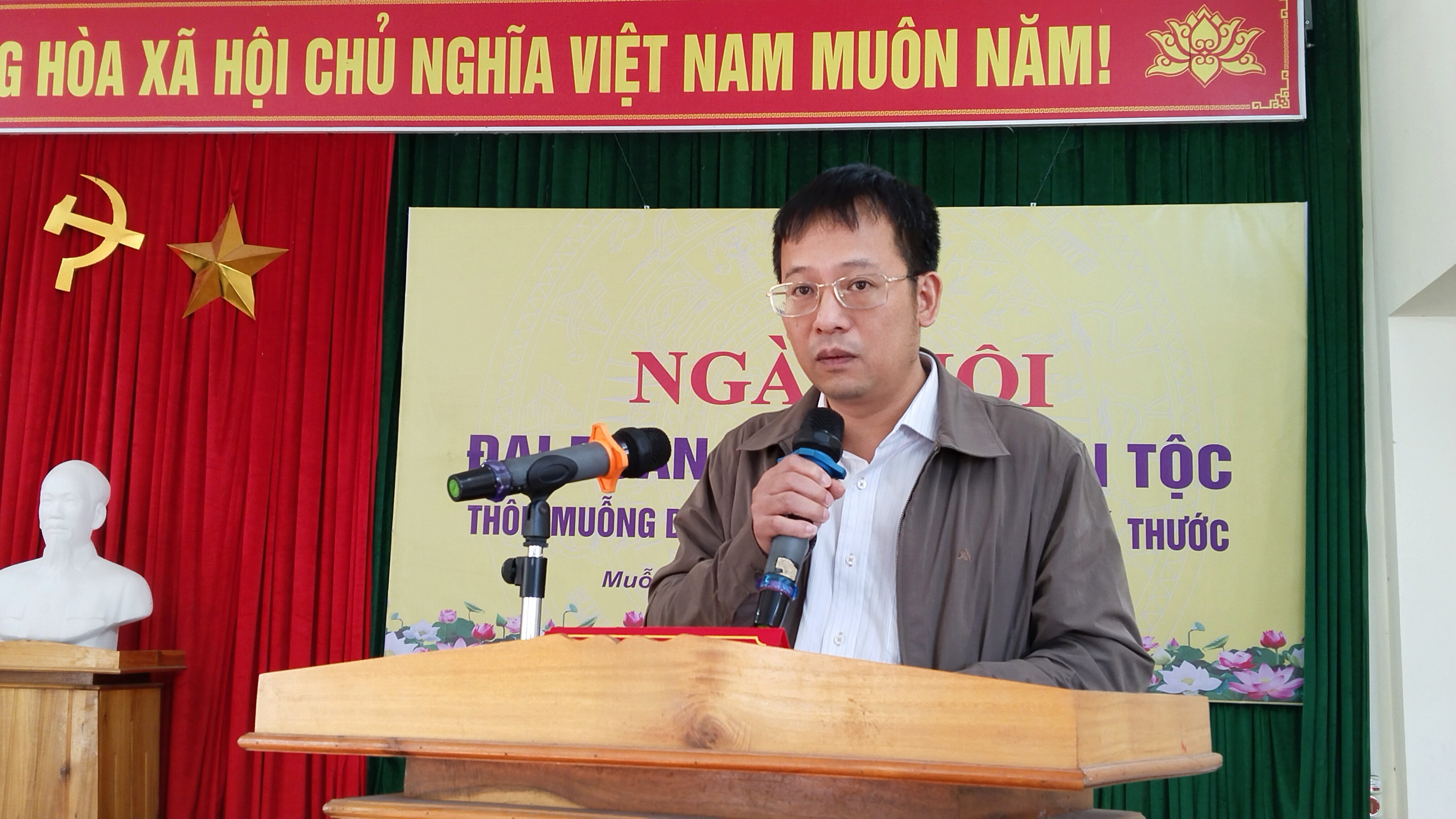 Đồng chí Lê Quang Huy, Uỷ viên Ban Thường vụ Huyện uỷ, Phó Chủ tịch UBND huyện phát biểu tại ngày hội.
