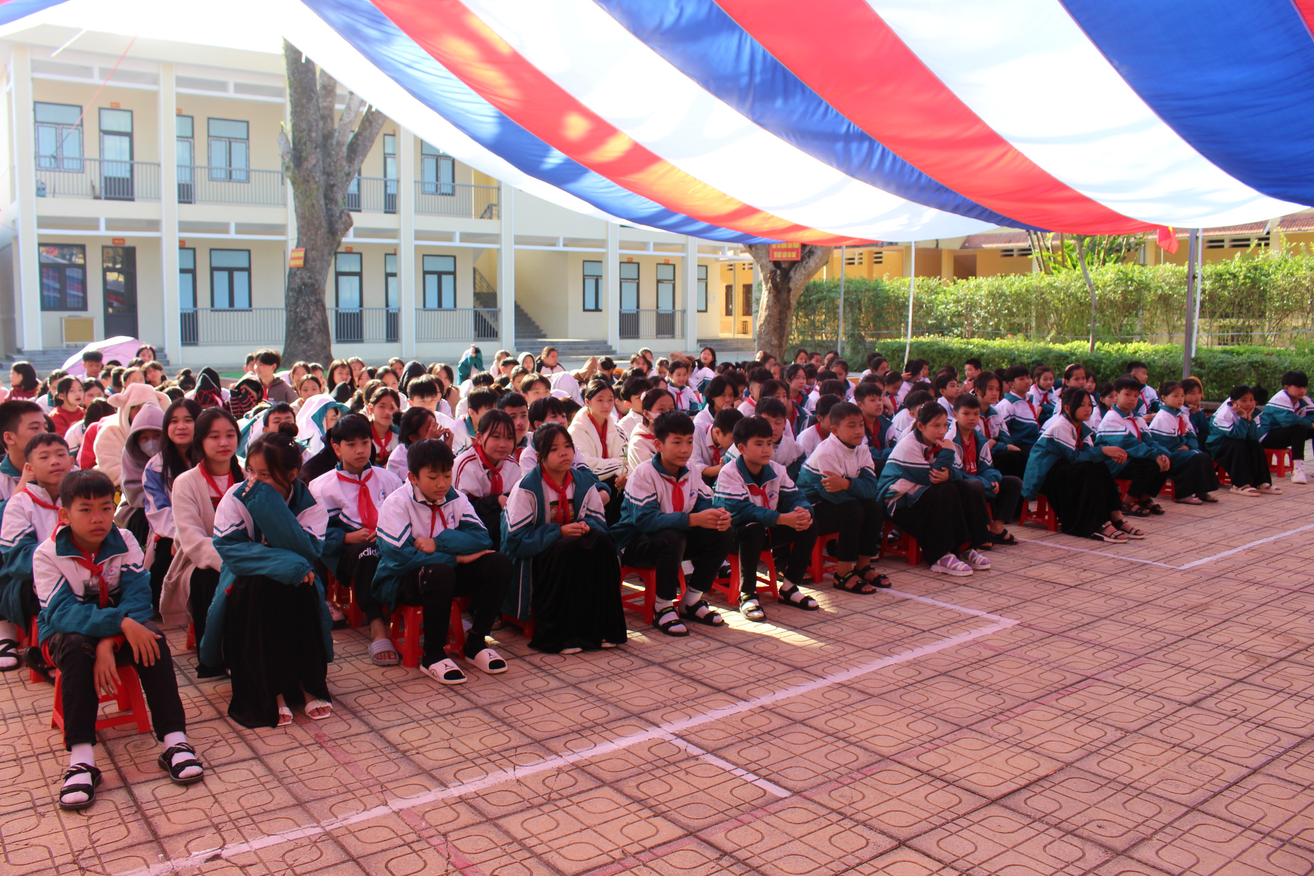 Các em học sinh trường PTDT Nội trú-THCS.