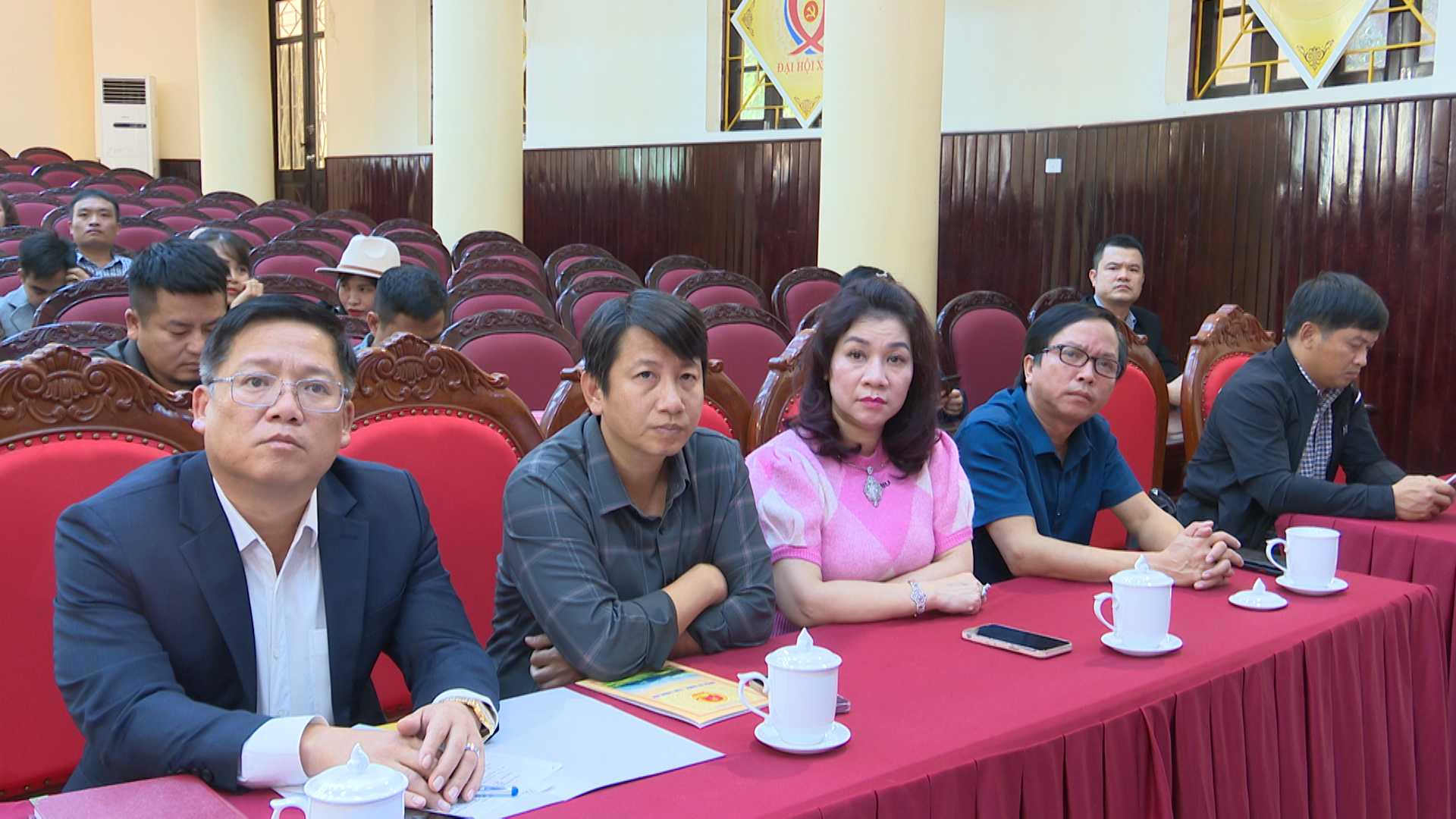 Các đại biểu dự chương trình trao quà