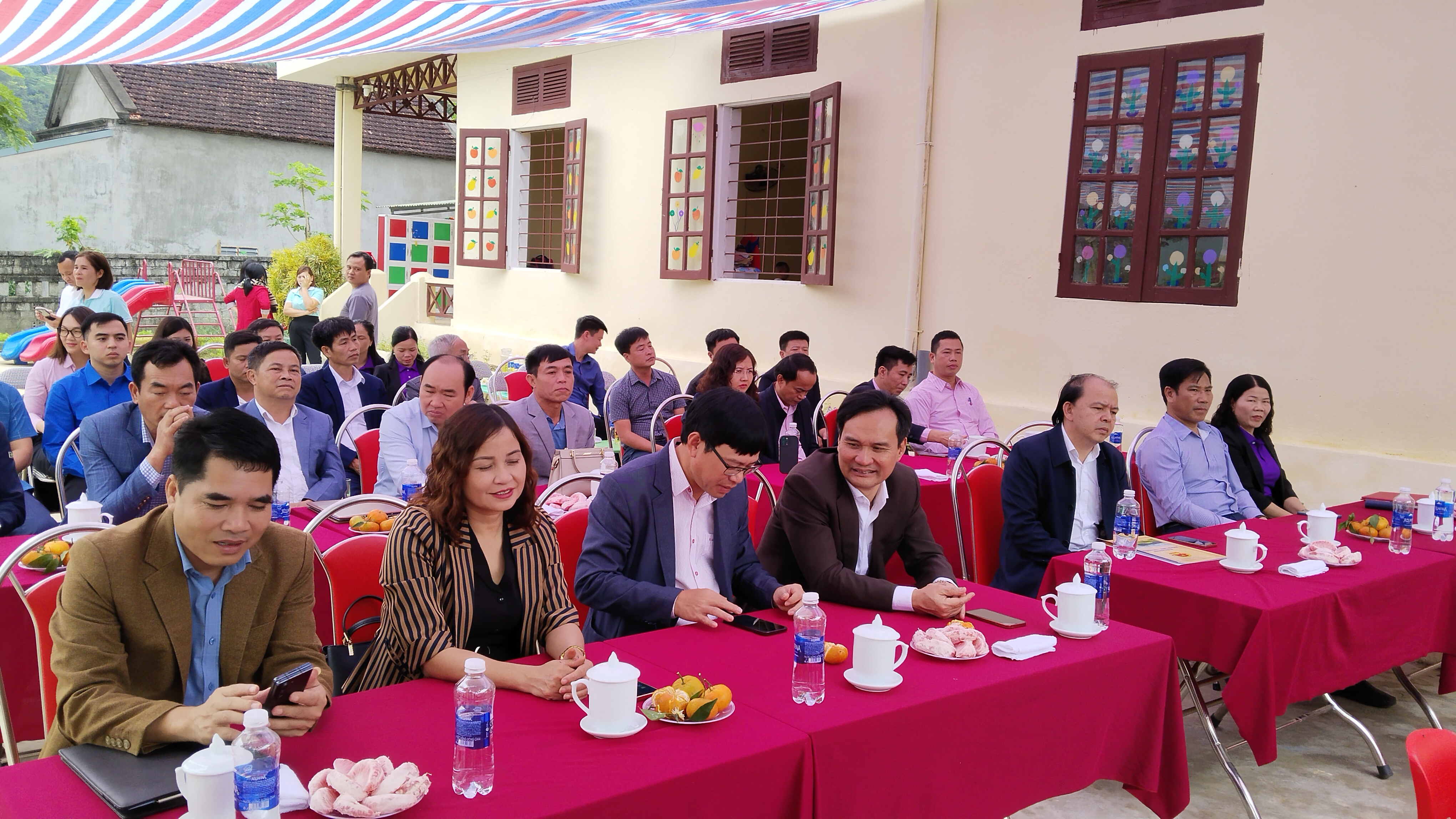 Các đại biểu dự buổi lễ
