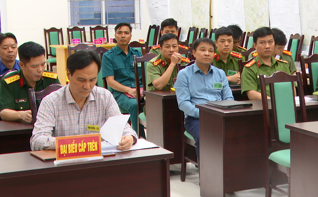 Đồng chí Phạm Đình Minh, Bí thư Huyện ủy tham dự buổi diễn tập