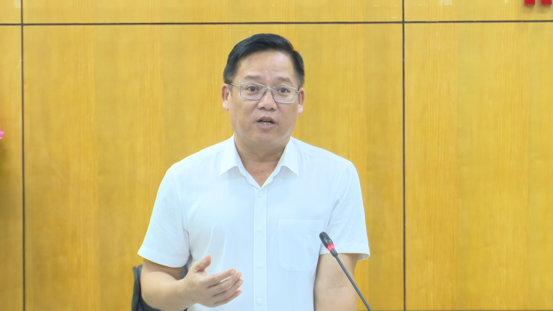 Đồng chí Ngọ Đình Hải, Phó Bí thư Huyện uỷ, Chủ tịch UBND huyện kết luận buổi gặp mặt.