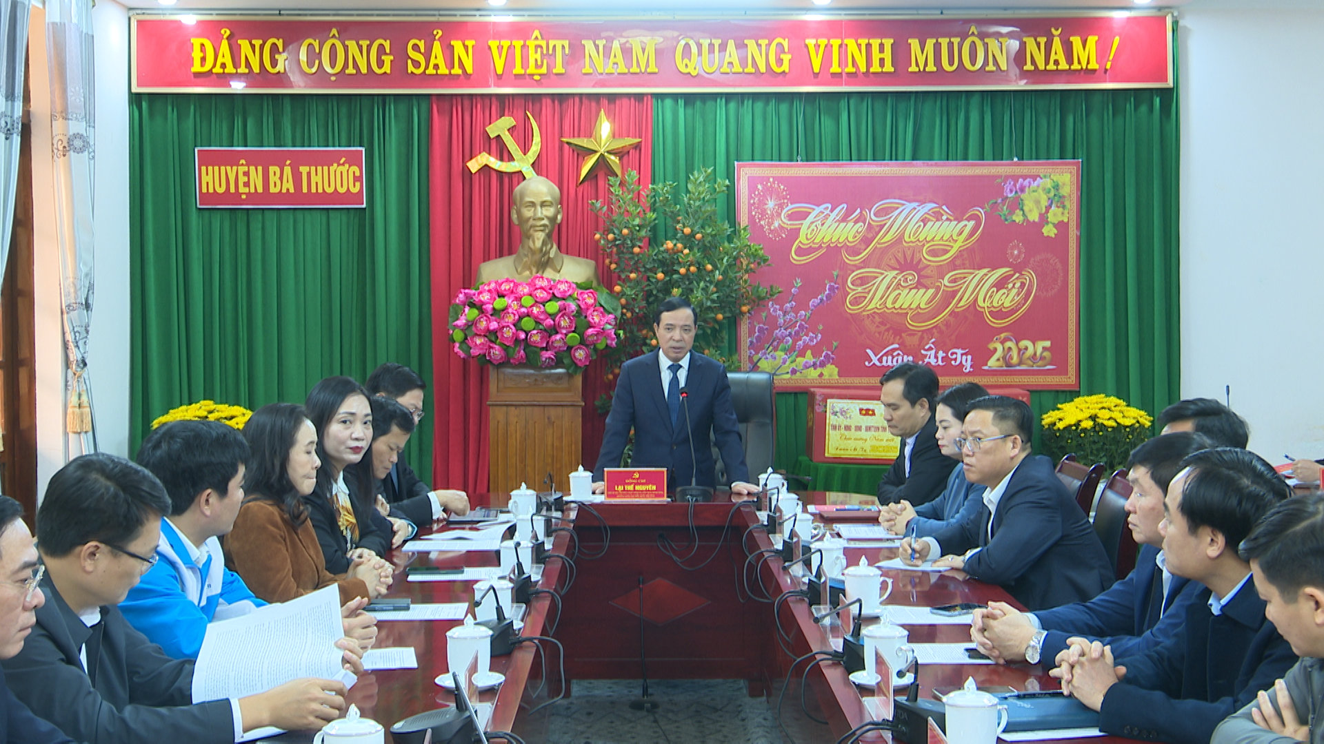 Đồng chí Lại Thế Nguyên, Phó Bí thư Thường trực Tỉnh uỷ làm việc với lãnh đạo chủ chốt huyện Bá Thước.