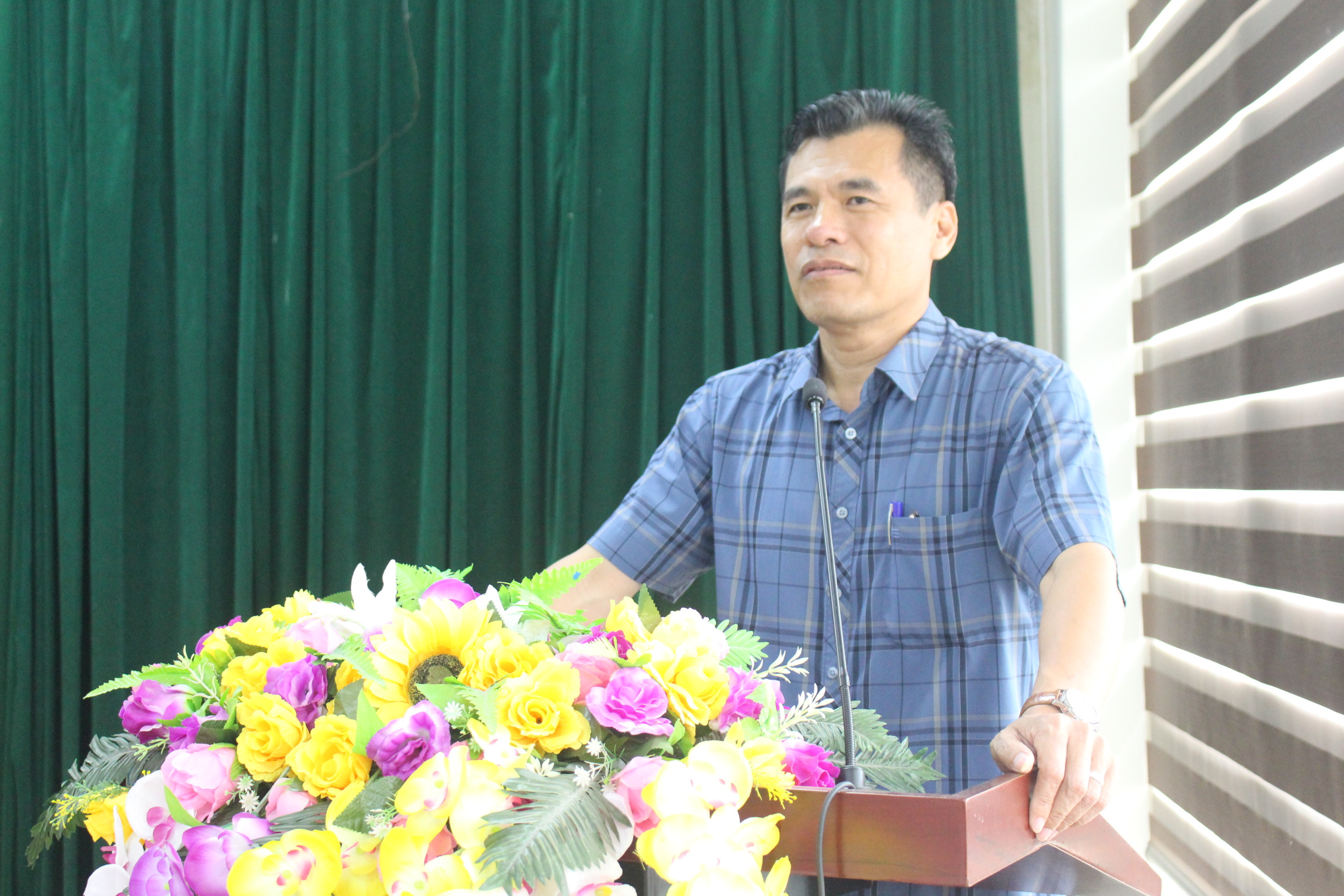Đồng chí Mai Hữu Phúc, Phó Chủ tịch UBND huyện, Trưởng ban Quản lý Chương trình vùng huyện kết luận buổi làm việc.